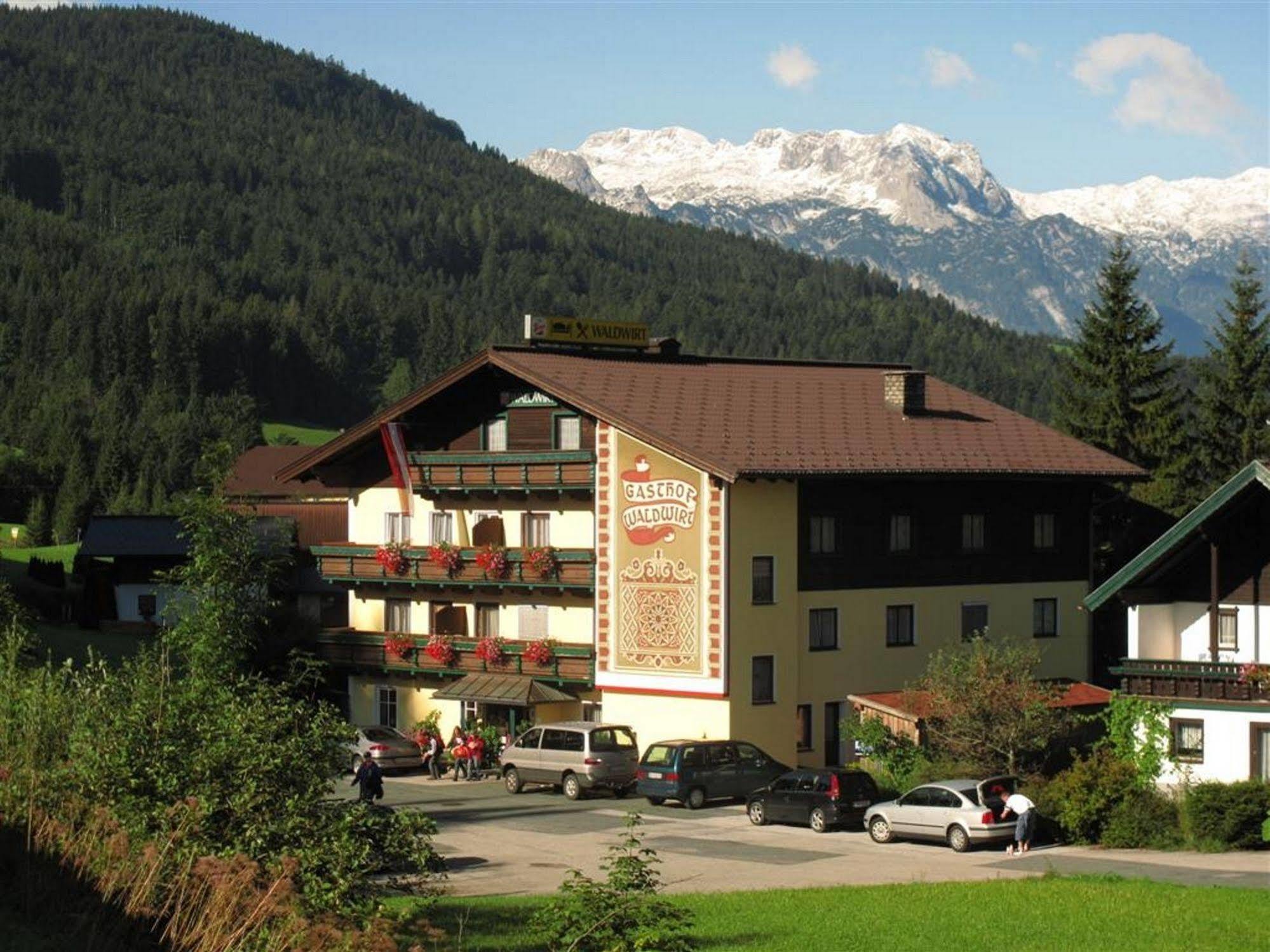 Gasthof Waldwirt Russbach am Pass Gschütt Kültér fotó