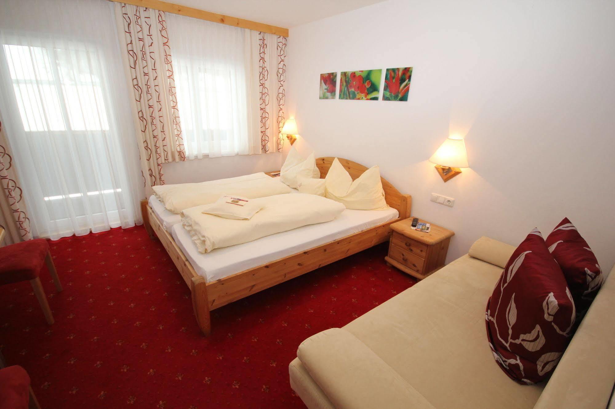 Gasthof Waldwirt Russbach am Pass Gschütt Kültér fotó